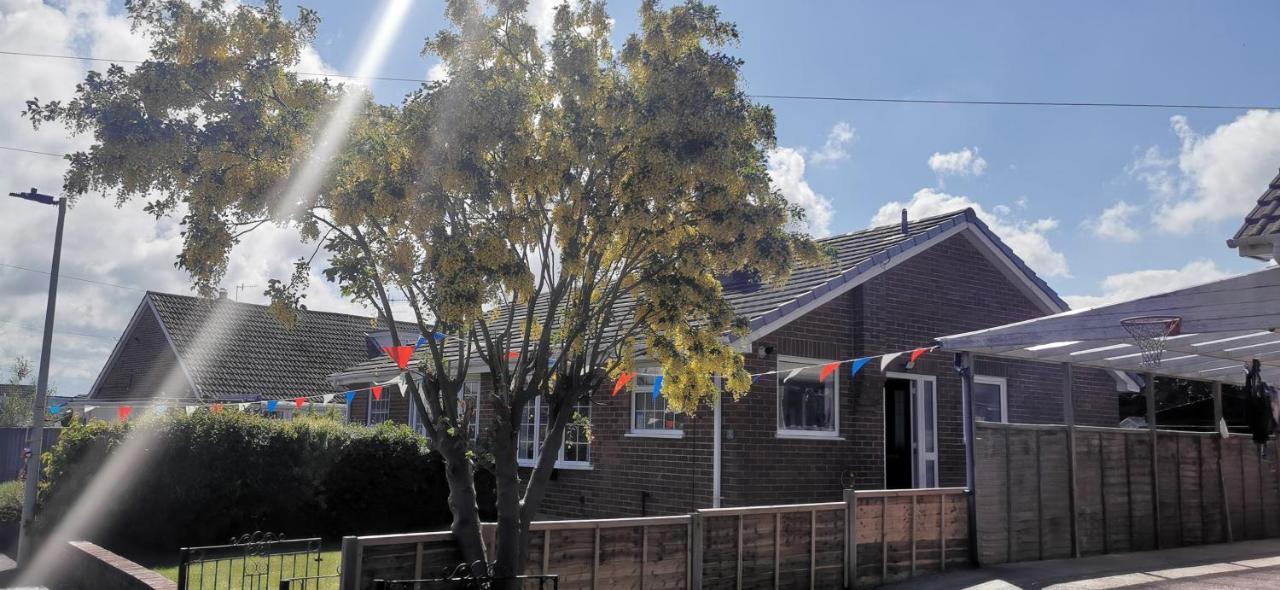 Spring Gardens Holiday Bungalow Cayton Exterior photo